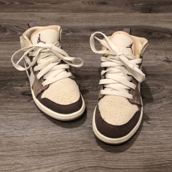 Jordan Other - Girls Jordan 1s like new.